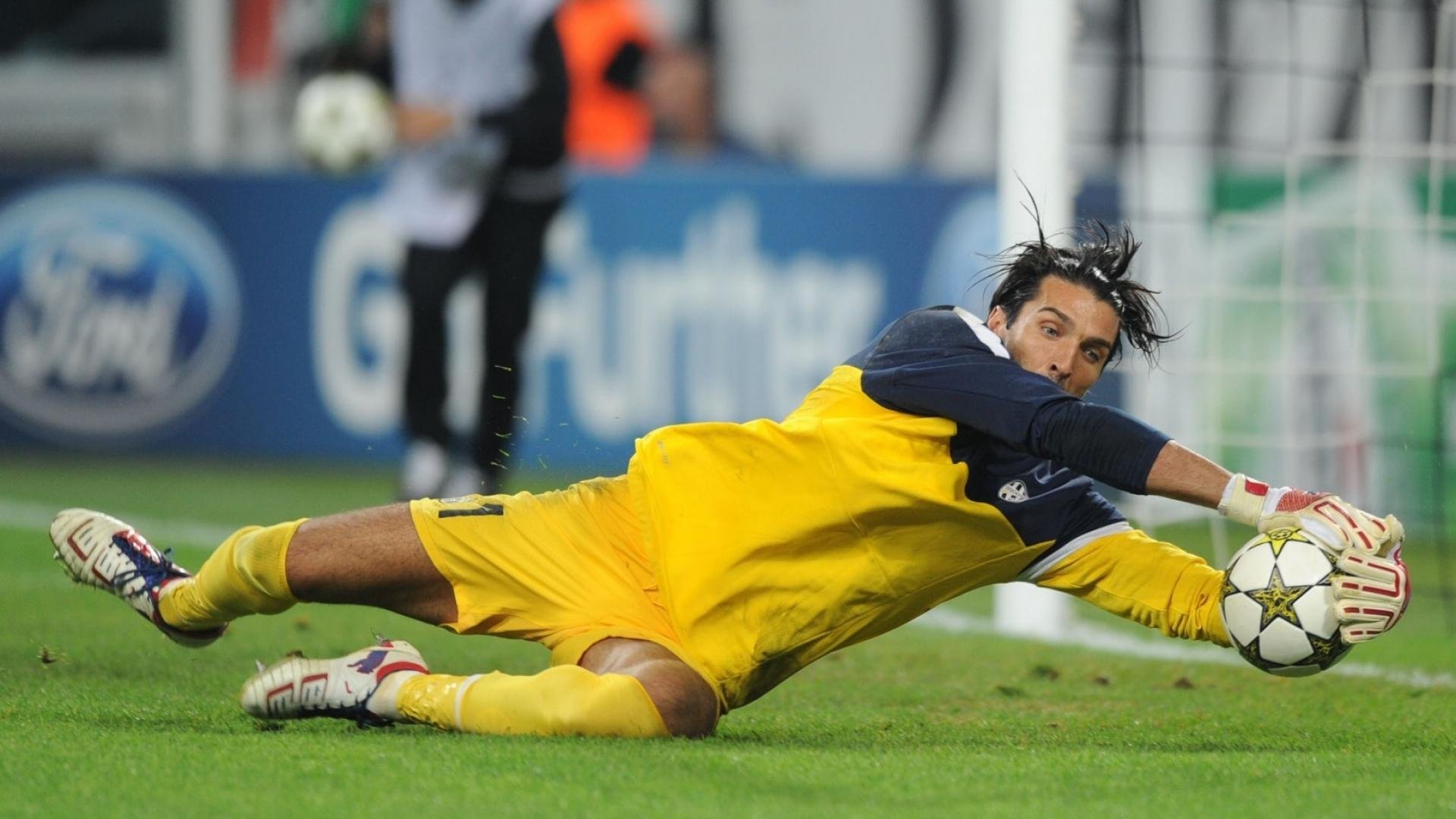 剧本都不敢这么写!36岁梅西身披斯洛伐克战袍,门将上帝附体掀翻三狮军团